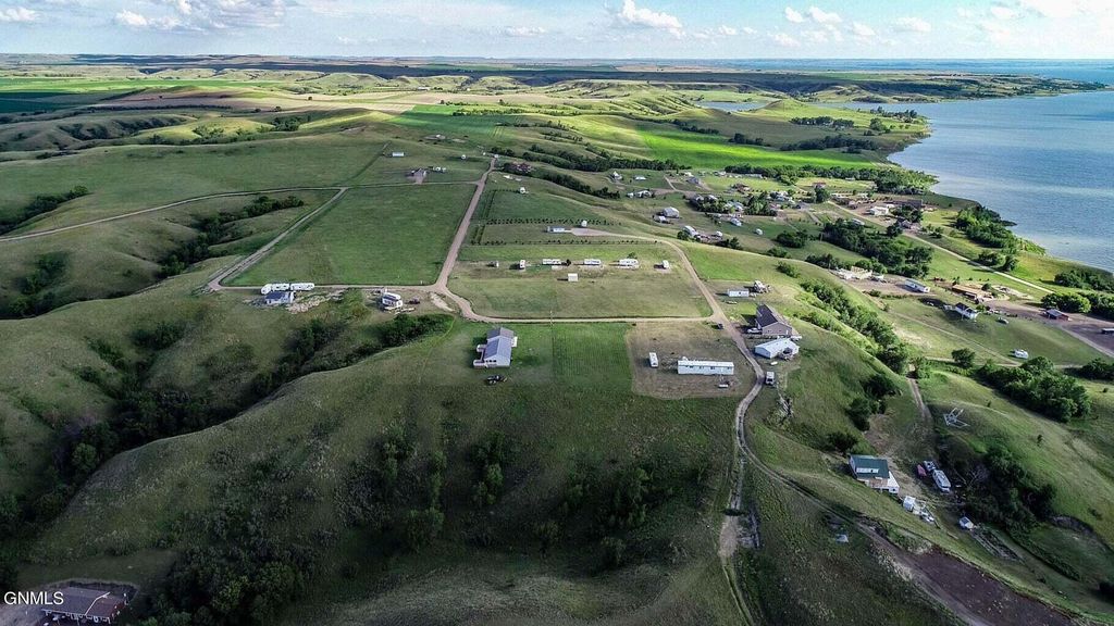 222 Beaver Bay Trail, Linton, ND 58552 photo 2