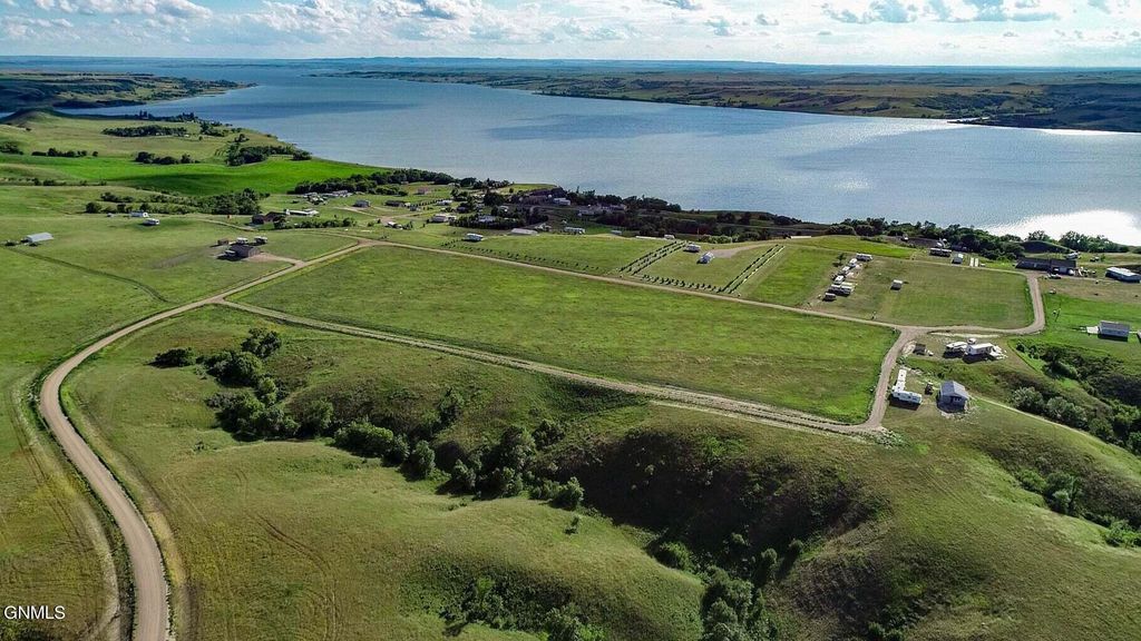 222 Beaver Bay Trail, Linton, ND 58552 photo 3