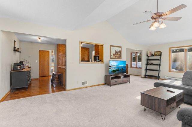 1887 Lakewood Drive N, Maplewood, MN 55109