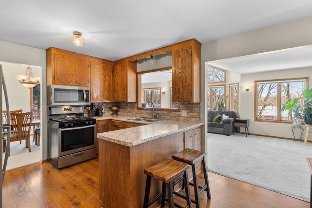 1887 Lakewood Drive N, Maplewood, MN 55109