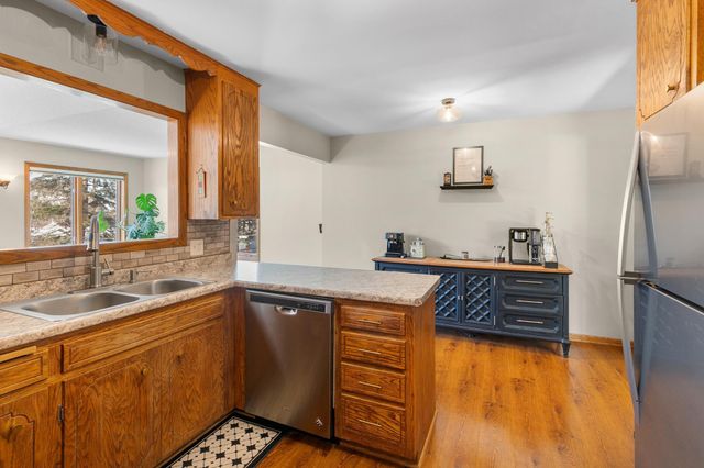 1887 Lakewood Drive N, Maplewood, MN 55109