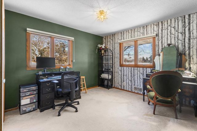 1887 Lakewood Drive N, Maplewood, MN 55109