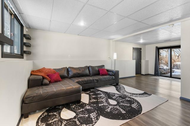 1887 Lakewood Drive N, Maplewood, MN 55109