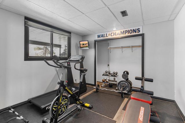 1887 Lakewood Drive N, Maplewood, MN 55109