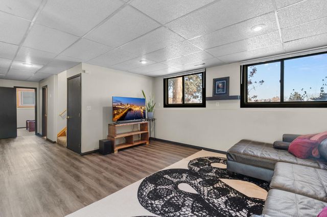 1887 Lakewood Drive N, Maplewood, MN 55109