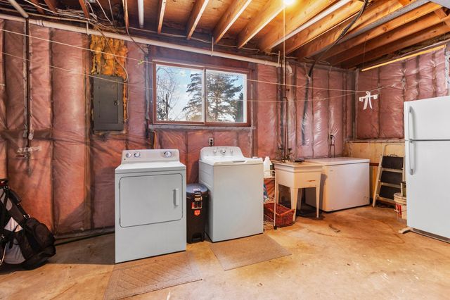 1887 Lakewood Drive N, Maplewood, MN 55109