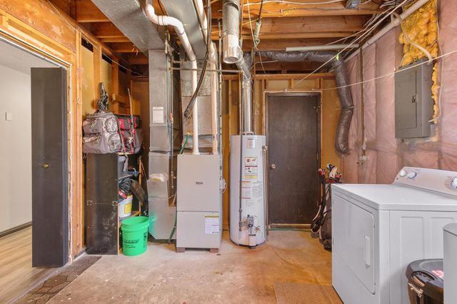 1887 Lakewood Drive N, Maplewood, MN 55109