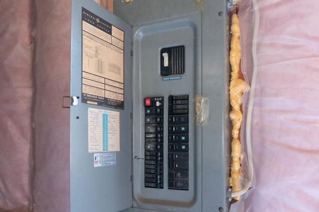 1887 Lakewood Drive N, Maplewood, MN 55109