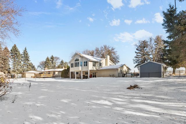 1887 Lakewood Drive N, Maplewood, MN 55109