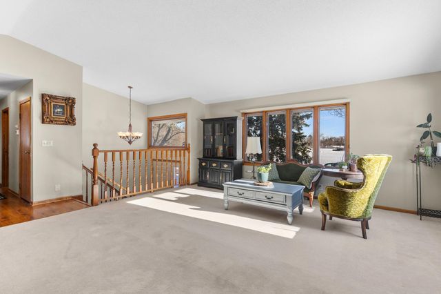 1887 Lakewood Drive N, Maplewood, MN 55109