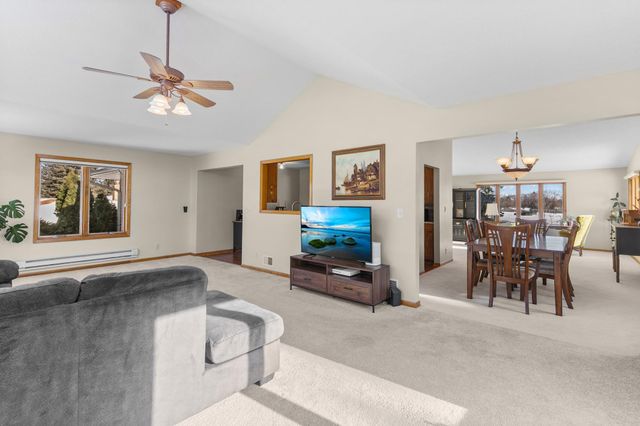 1887 Lakewood Drive N, Maplewood, MN 55109