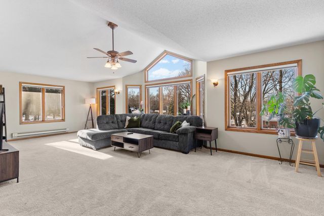 1887 Lakewood Drive N, Maplewood, MN 55109