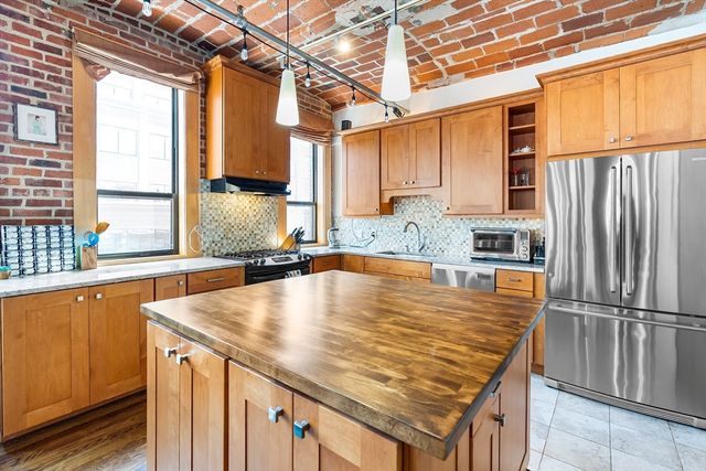 121-123 Beach St 801, Boston, MA 02111