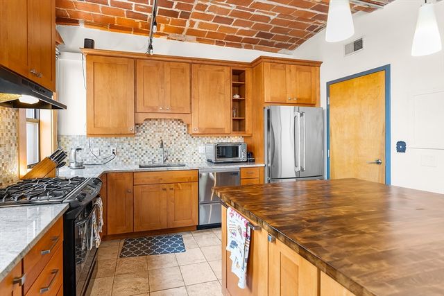 121-123 Beach St 801, Boston, MA 02111