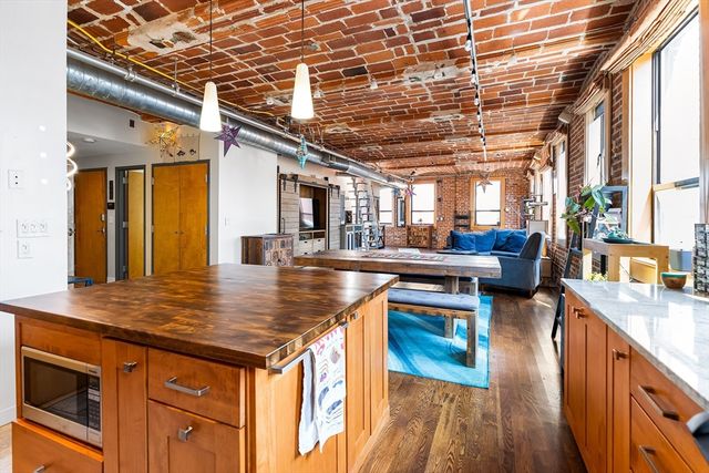 121-123 Beach St 801, Boston, MA 02111