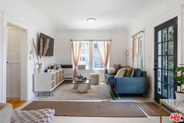 1120 W Edgeware Road, Los Angeles, CA 90026
