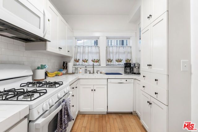 1120 W Edgeware Road, Los Angeles, CA 90026