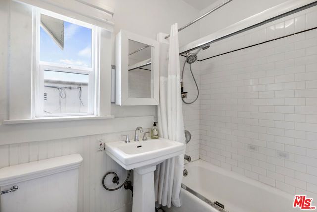 1120 W Edgeware Road, Los Angeles, CA 90026