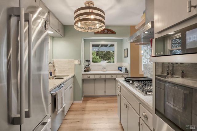 1250 Mission Dr, Sonoma, CA 95476