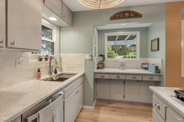 1250 Mission Dr, Sonoma, CA 95476