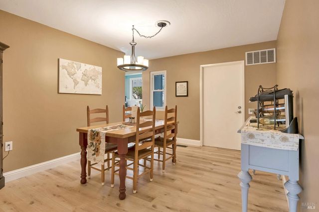 1250 Mission Dr, Sonoma, CA 95476