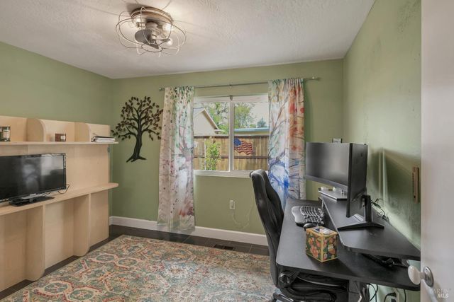 1250 Mission Dr, Sonoma, CA 95476