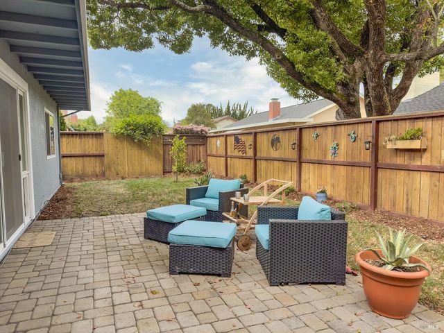 1250 Mission Dr, Sonoma, CA 95476