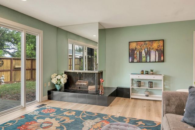 1250 Mission Dr, Sonoma, CA 95476