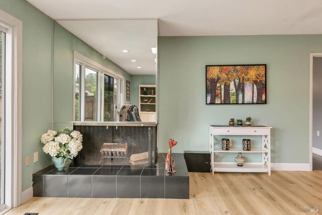 1250 Mission Dr, Sonoma, CA 95476