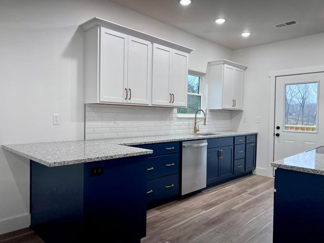 96 Rainbow Hill Lane, Reeds Spring, MO 65737