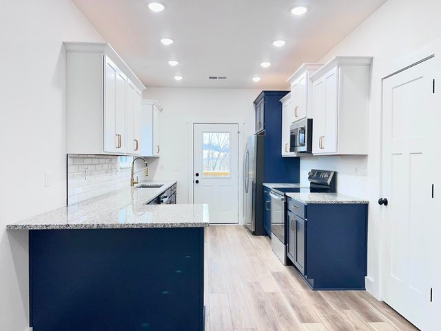 96 Rainbow Hill Lane, Reeds Spring, MO 65737