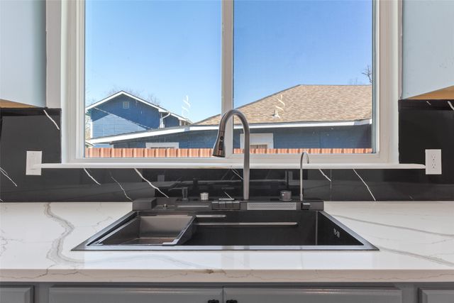 715 E Main Street, Mexia, TX 76667