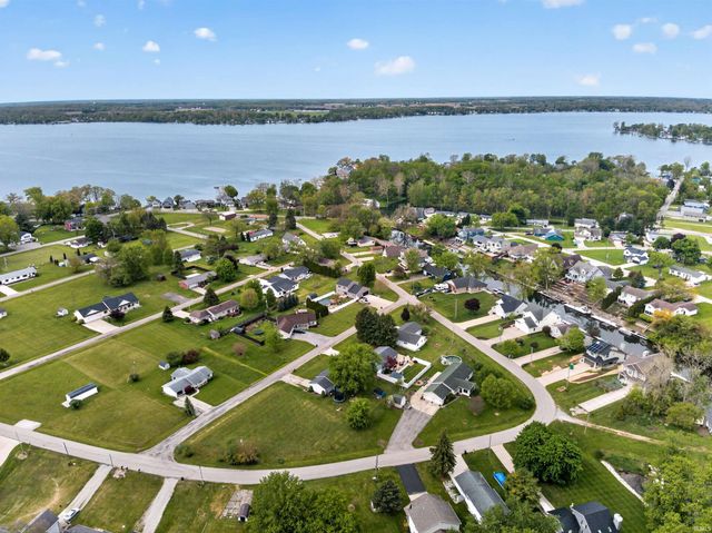 9202 E Lilac Lane, Cromwell, IN 46732