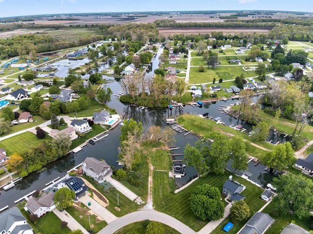 9202 E Lilac Lane, Cromwell, IN 46732