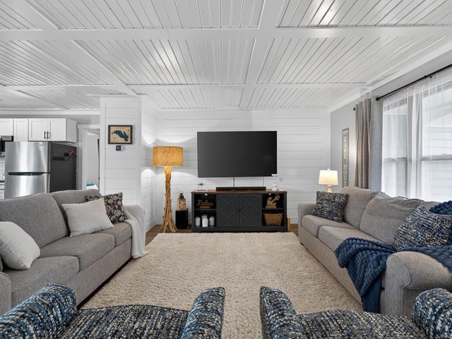 9202 E Lilac Lane, Cromwell, IN 46732