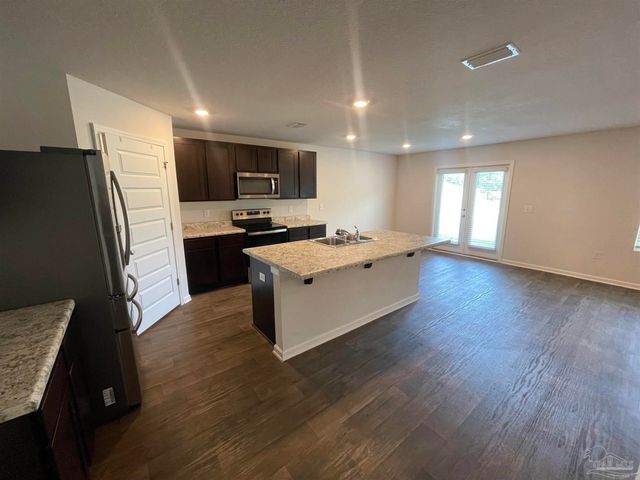 10541 Queens Gate Cir, Pensacola, FL 32506