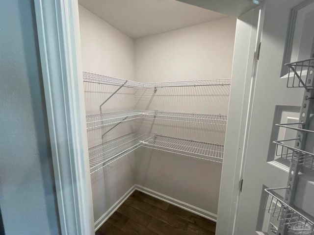 10541 Queens Gate Cir, Pensacola, FL 32506