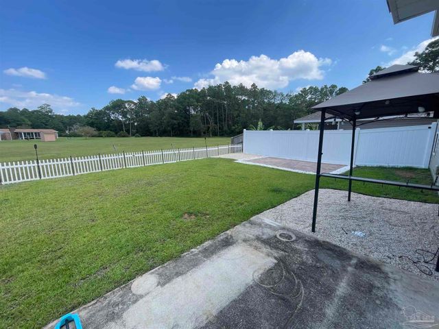 10541 Queens Gate Cir, Pensacola, FL 32506