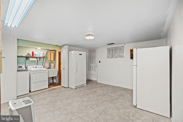 943 CIRCLE DR, Baltimore, MD 21227