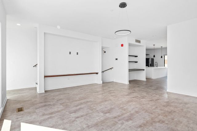 6605 North Avenue 6605-2, Oak Park, IL 60302