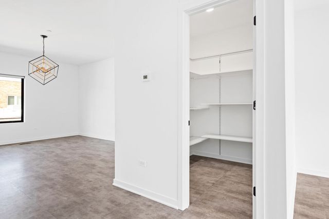 6605 North Avenue 6605-2, Oak Park, IL 60302