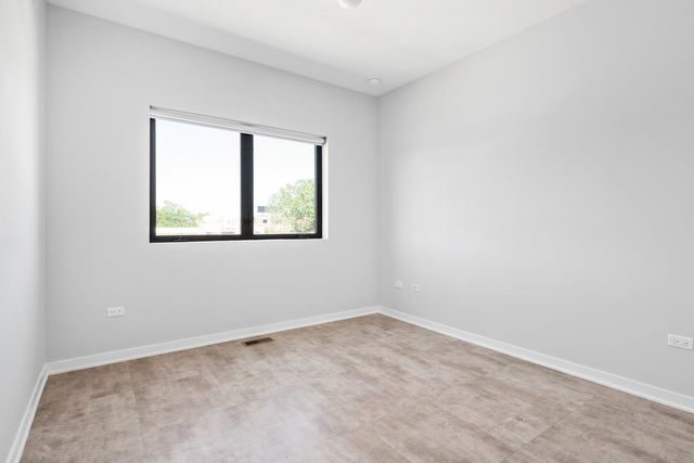 6605 North Avenue 6605-2, Oak Park, IL 60302