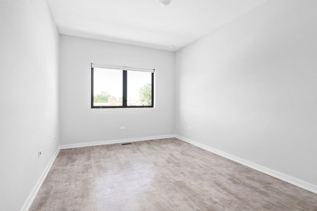 6605 North Avenue 6605-2, Oak Park, IL 60302