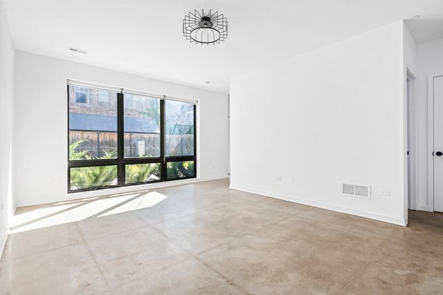 6605 North Avenue 6605-2, Oak Park, IL 60302