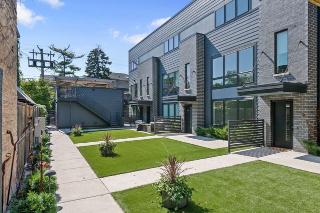 6605 North Avenue 6605-2, Oak Park, IL 60302