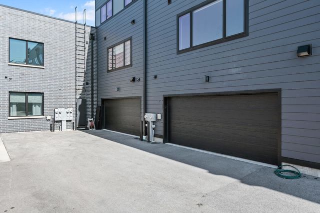 6605 North Avenue 6605-2, Oak Park, IL 60302