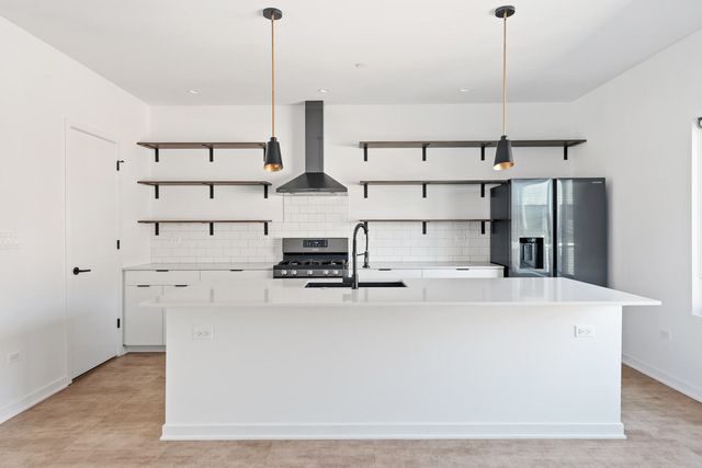 6605 North Avenue 6605-2, Oak Park, IL 60302