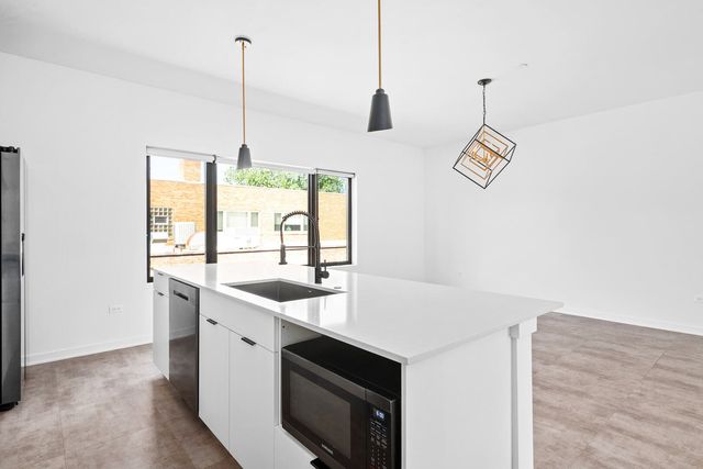 6605 North Avenue 6605-2, Oak Park, IL 60302