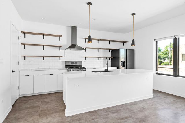 6605 North Avenue 6605-2, Oak Park, IL 60302