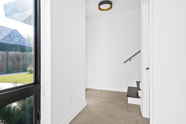 6605 North Avenue 6605-2, Oak Park, IL 60302